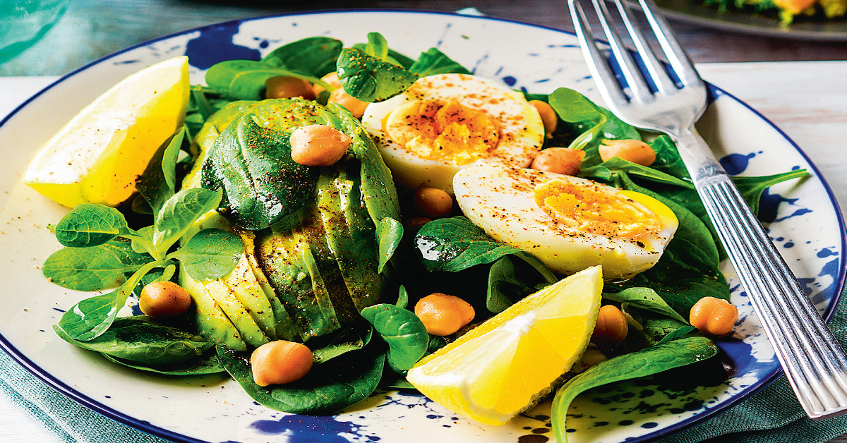 Receta de ensalada de aguacate y garbanzos. ¡Deliciosa!