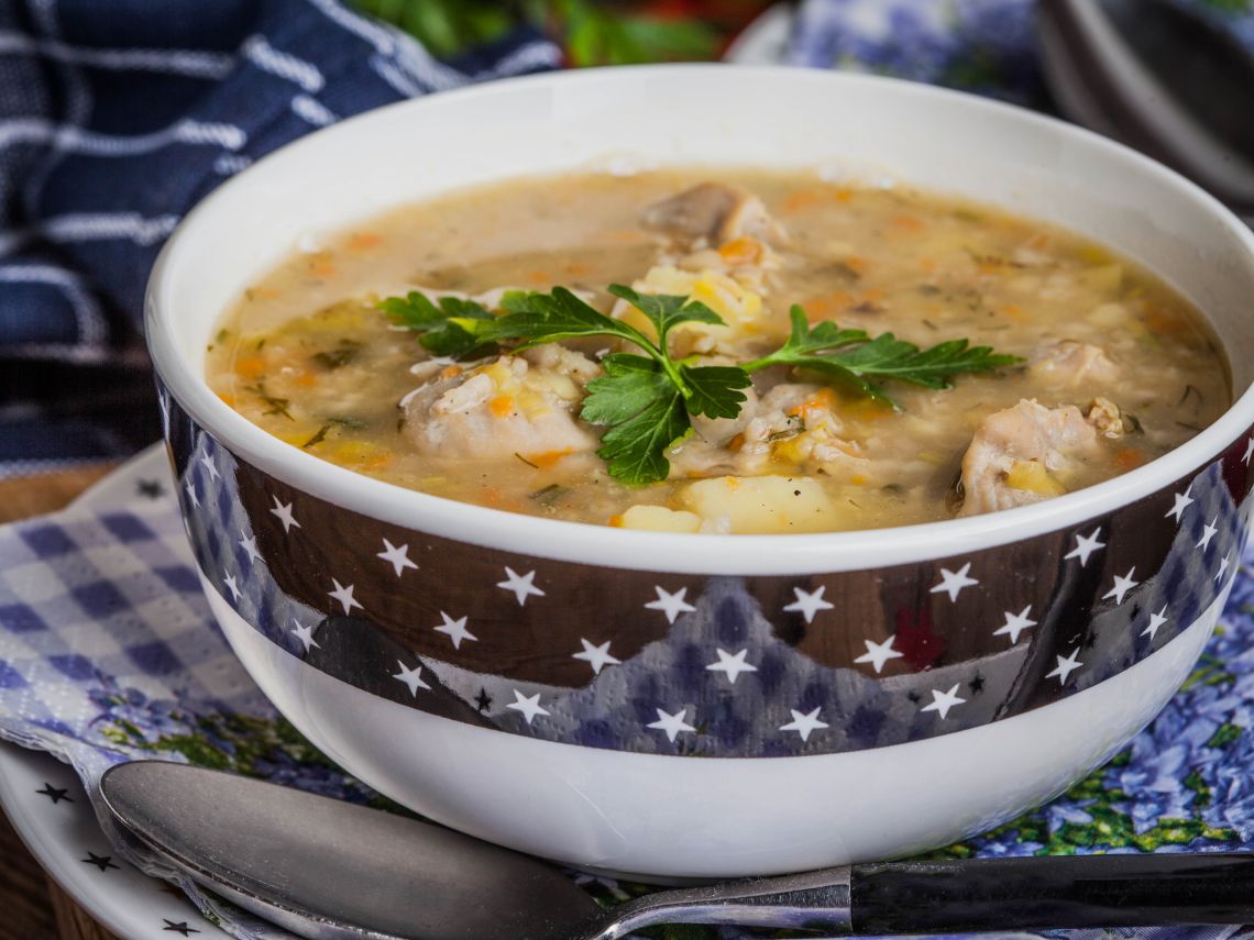 Sopa de cebada y pollo