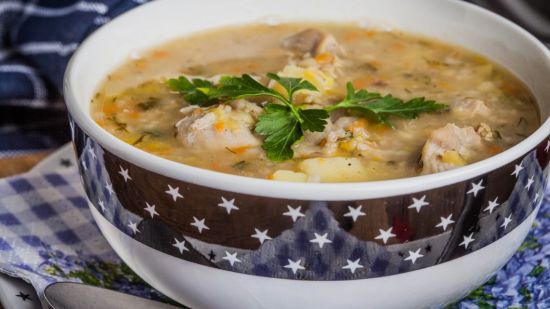 Sopa de cebada y pollo