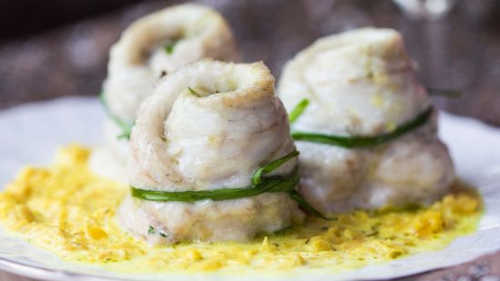 Rollitos de pescado con verduras al vapor