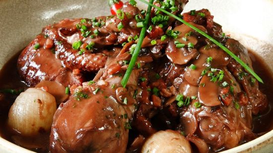 Pollo al vino blanco