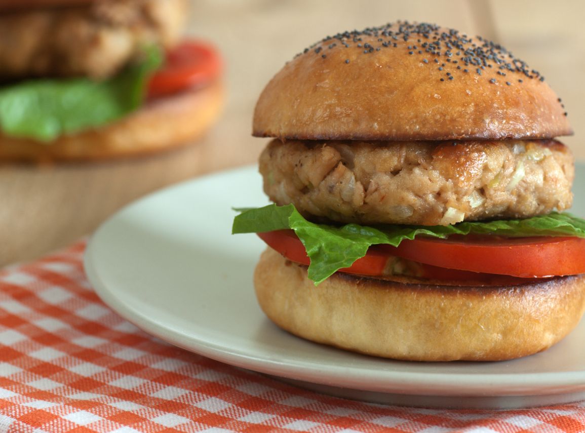 Hamburguesa de atún y maíz