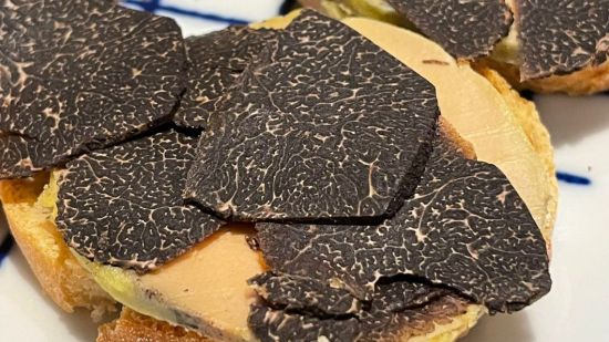 Bombones de turrón, foie gras y trufa