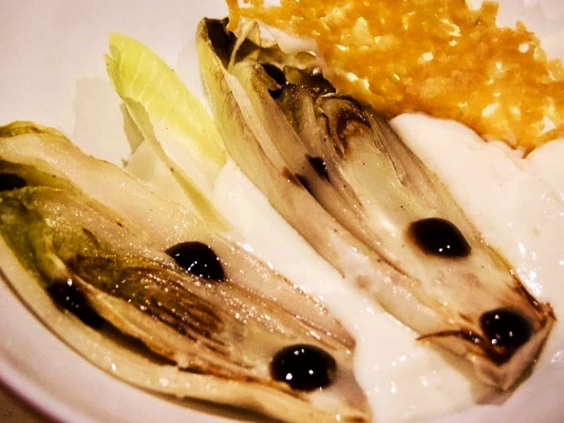 Endibias braseadas con crema de Idiazábal y su crujiente