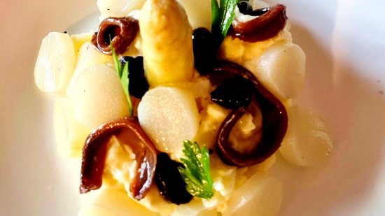 Ensaladilla de Espárragos blancos y anchoas