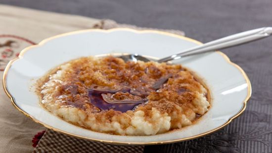 Arroz con leche al estilo tradicional caramelizado