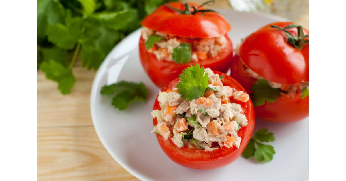Tomates rellenos de picadillo y atún