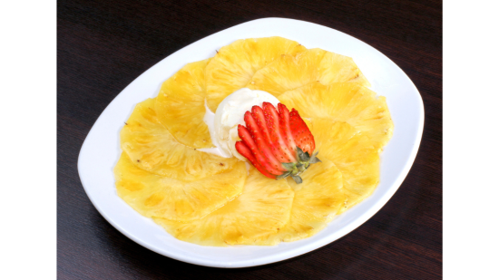 Carpaccio de piña, un postre tropical ideal para verano