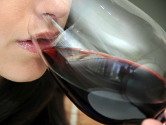 ¿Sabías que un vaso de vino tinto equivale a una hora de ejercicio?