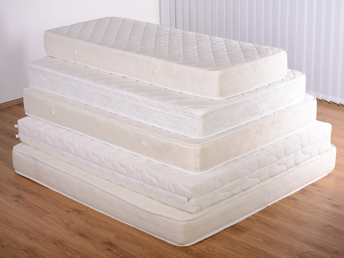 Pila de distintos colchones