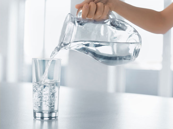 ¿Qué esconde el agua que bebemos?