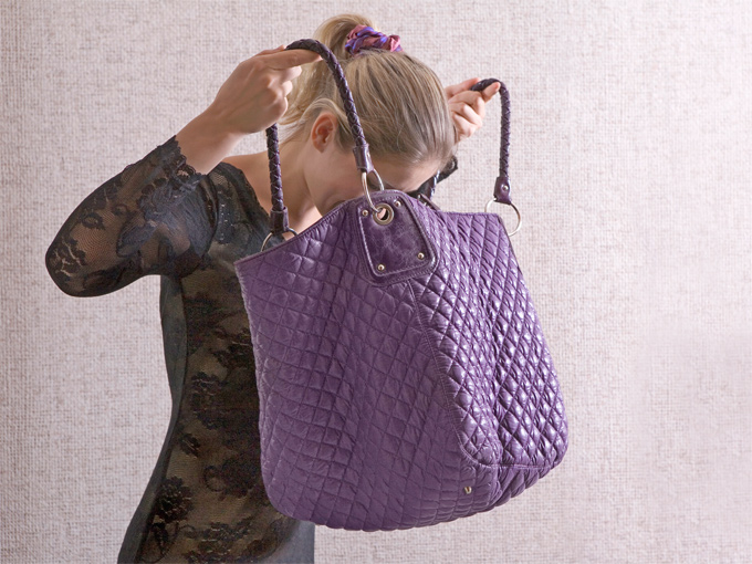 Mirar el interior de tu bolso