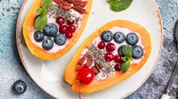 Yogur con papaya: un postre sano y rápido con muchos beneficios