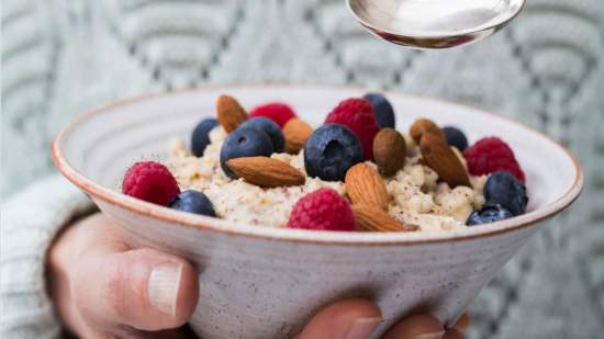 Qué beneficios aporta el porridge de avena y por qué incluirlo en el desayuno