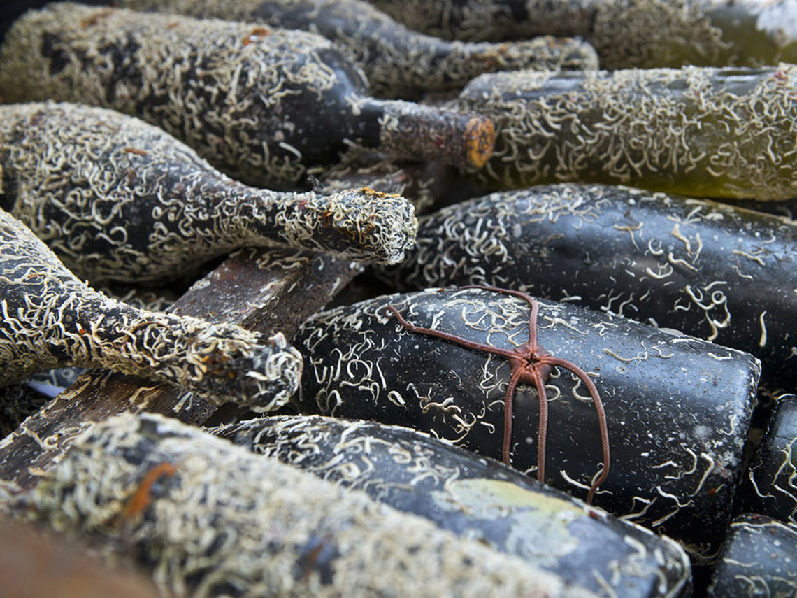 Las bodegas que envejecen sus vinos en el fondo del mar