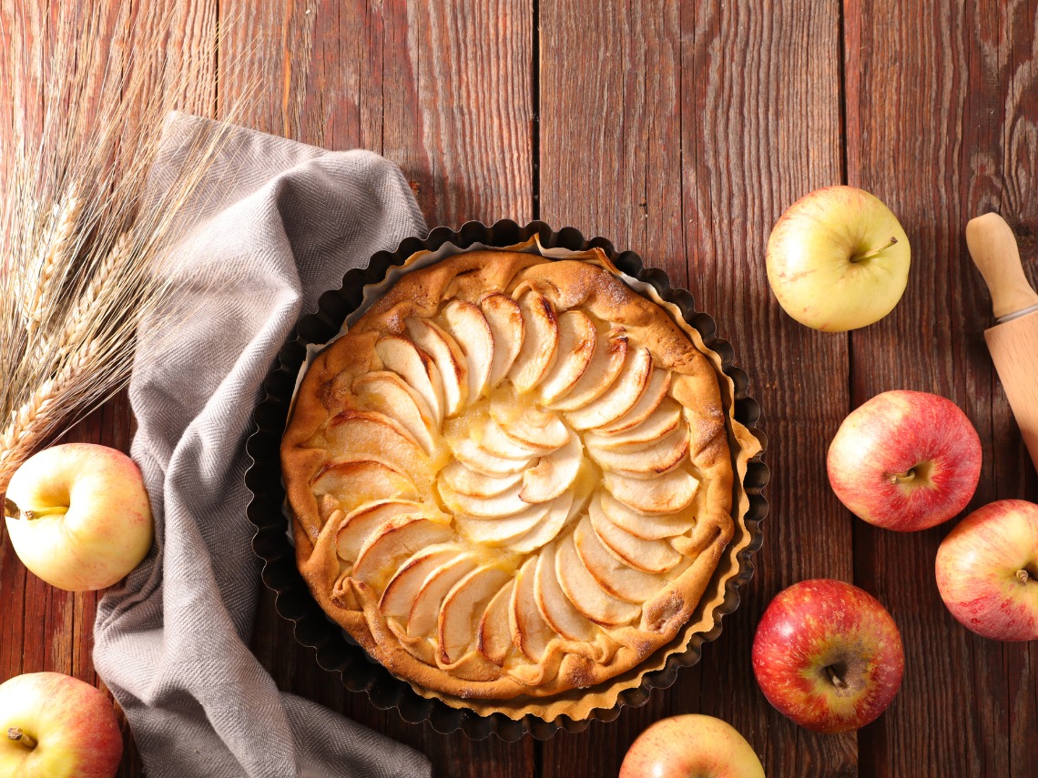 tarta de manzana y manzanas