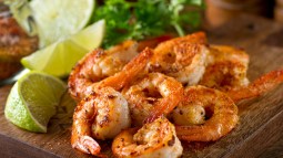 gambas picantes sobre tabla