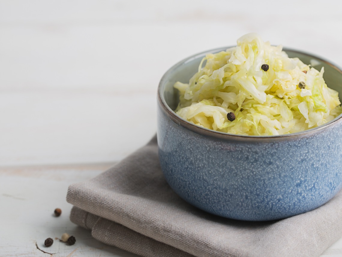 chucrut en un bol azul