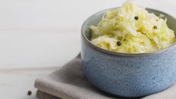 chucrut en un bol azul