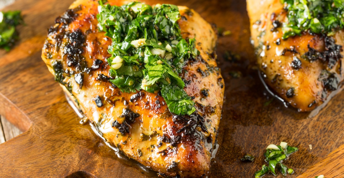 Marinar pollo: cómo hacerlo para obtener una carne extrajugosa