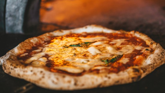 Todos los platos que puedes preparar en un horno de leña