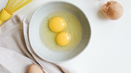 Cómo tomar clara de huevo para asimilar mejor su proteína