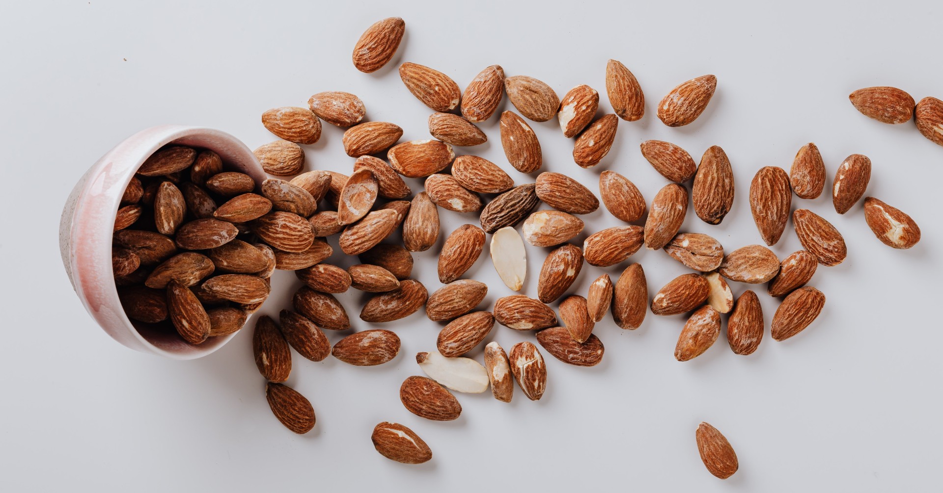 Cómo y por qué tostar las almendras y las nueces en el horno