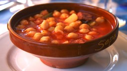 La cocina gitana, una gastronomía dominada por los potajes