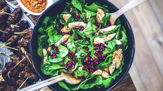 Las verduras de hoja verde más saludables para tus ensaladas