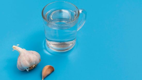 ¿De dónde viene el refrán ajo y agua?