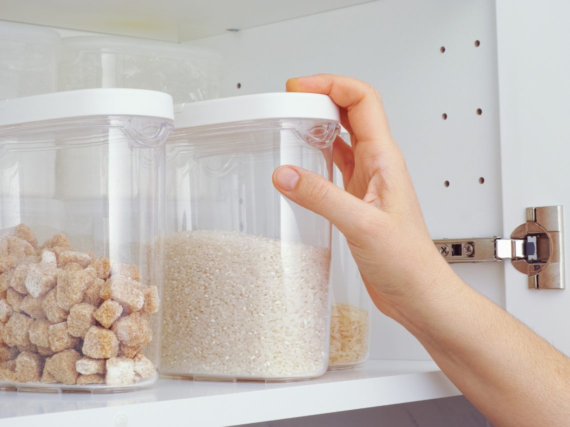 Qué son los puntitos negros que aparecen en el arroz blanco