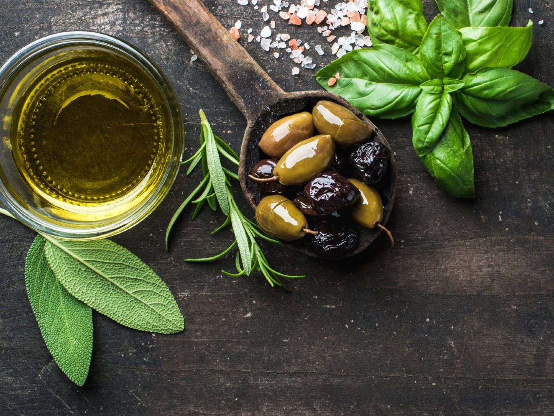 Aceitunas verdes y negras