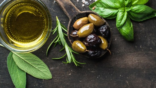 Aceitunas verdes y negras