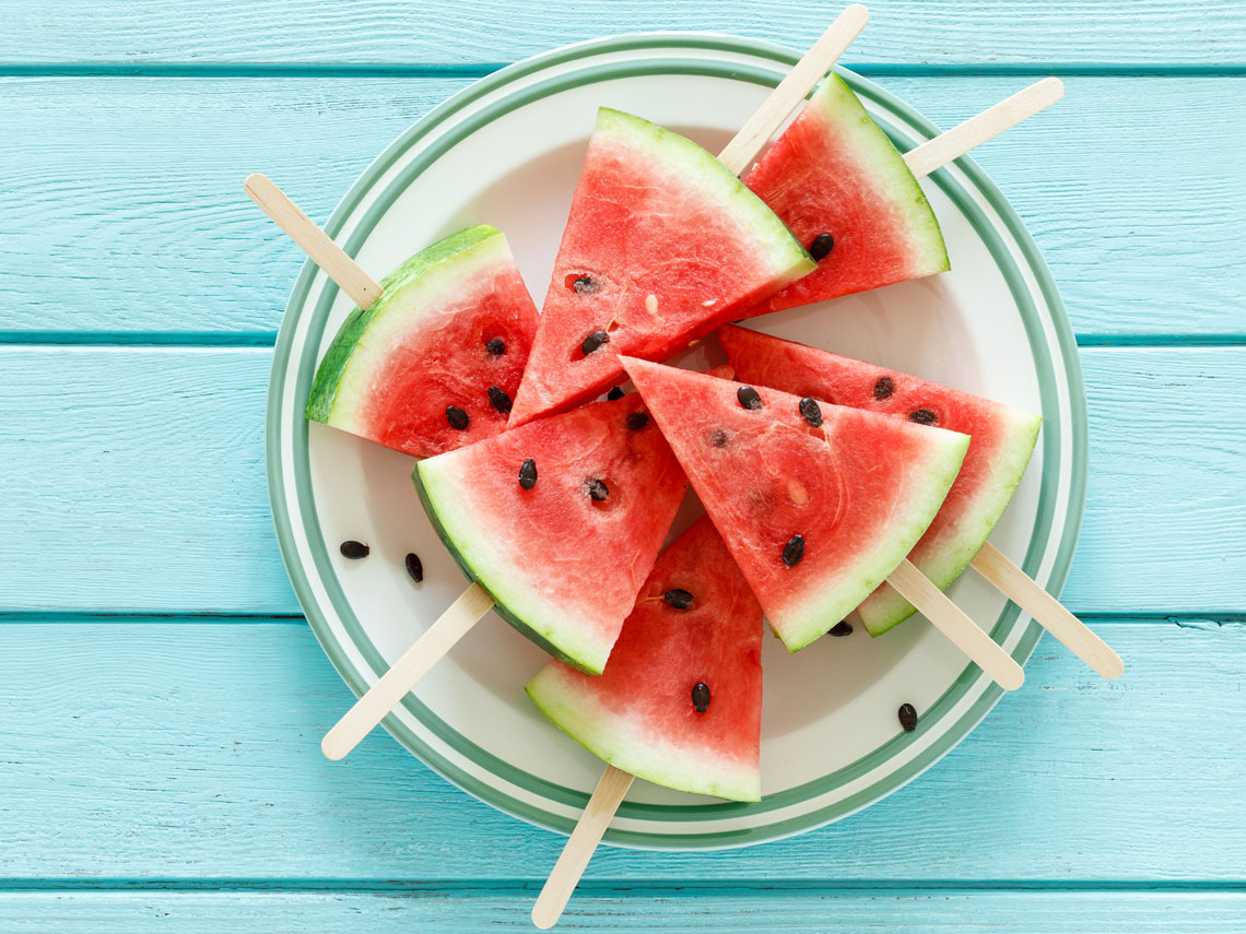 Los riesgos de comprar sandía y melón ya cortados