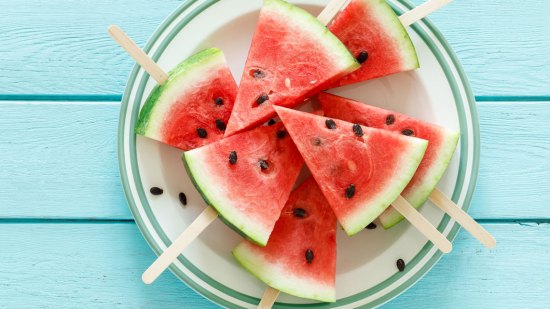 Los riesgos de comprar sandía y melón ya cortados