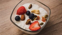 Yogur natural vs yogur griego, ¿cuál es mejor?
