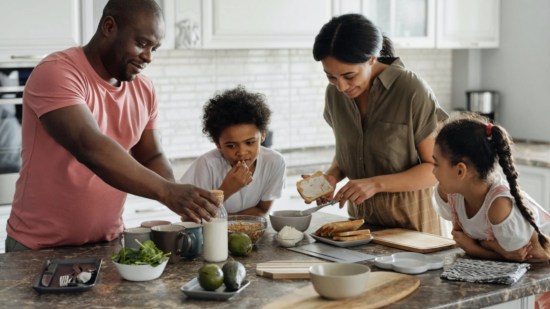 Cómo hacer que los niños prueben comidas nuevas