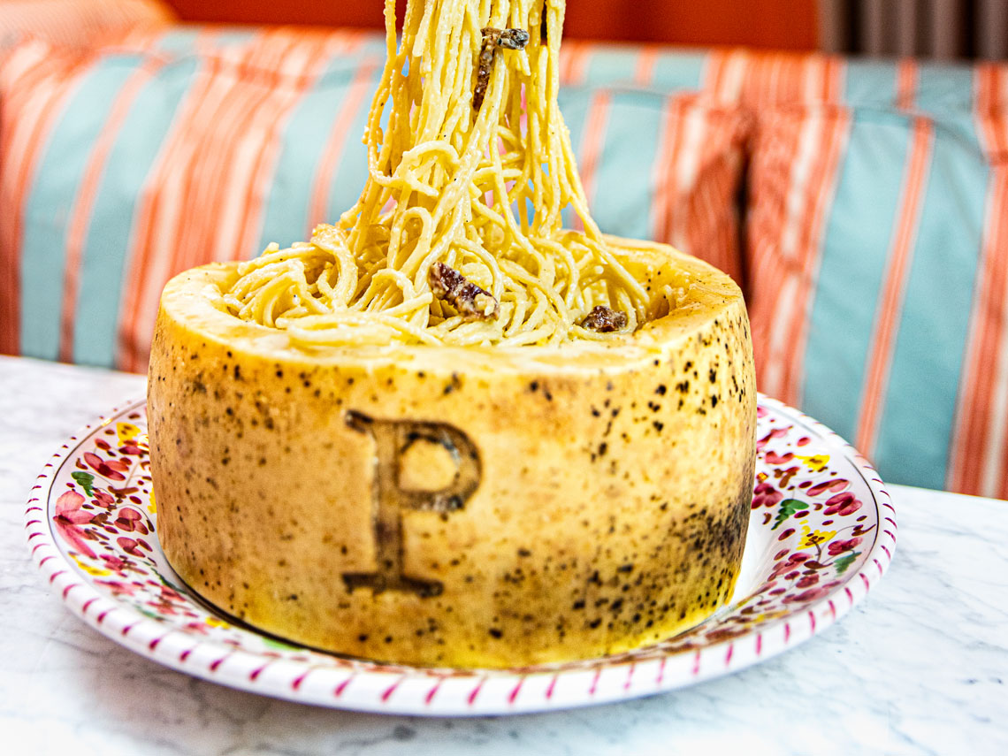 Así es la pasta carbonara ‘a la rueda’, el plato de moda de Bel Mondo