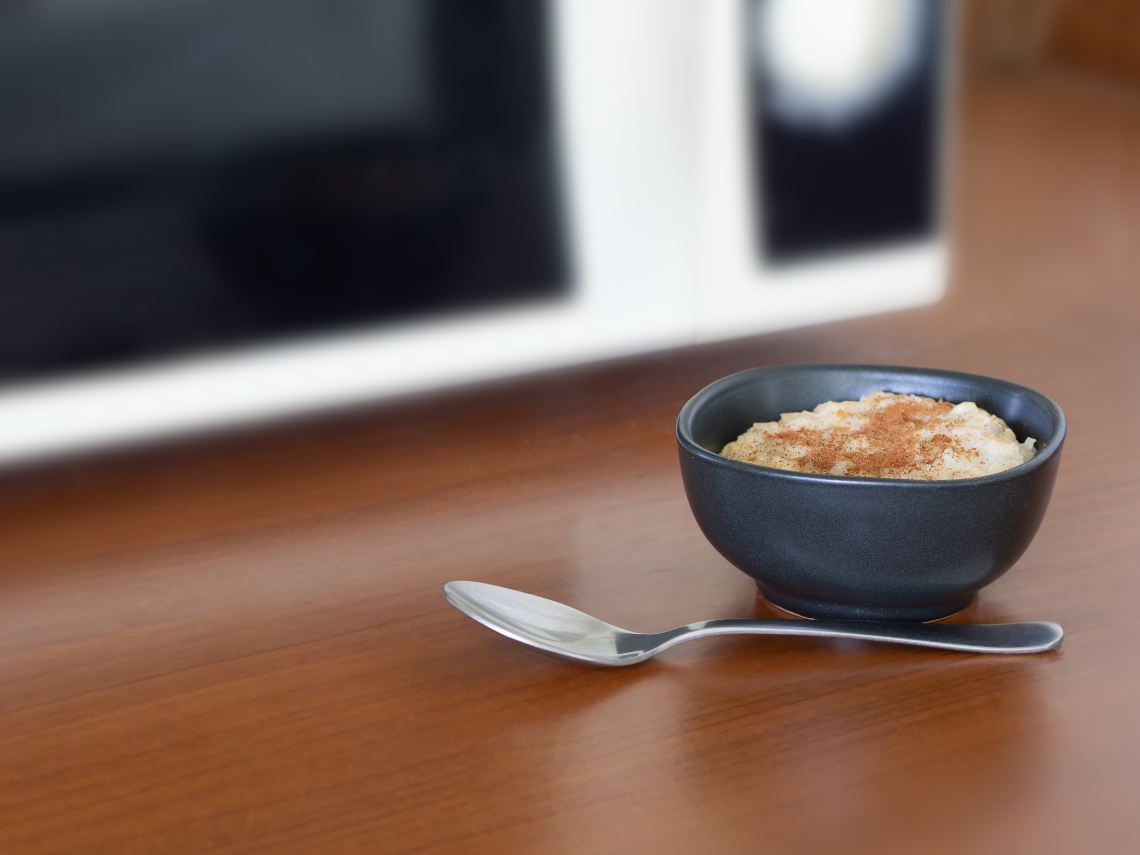 Cómo hacer porridge de avena al microondas
