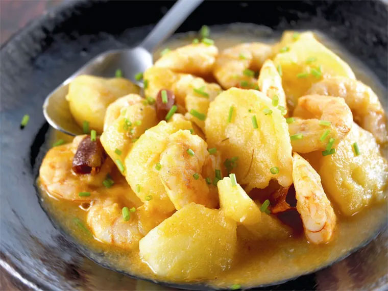 Guiso de patatas con langostinos