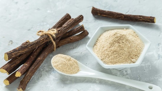 Regaliz, de chuche a ingrediente cosmético que querrás usar para cuidar tu piel