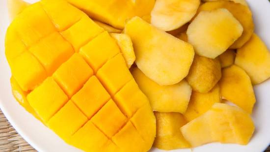 Trucos para pelar un mango sin dañar su carne