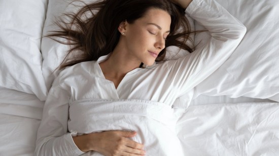 5 alimentos que te ayudarán a dormir mejor en invierno