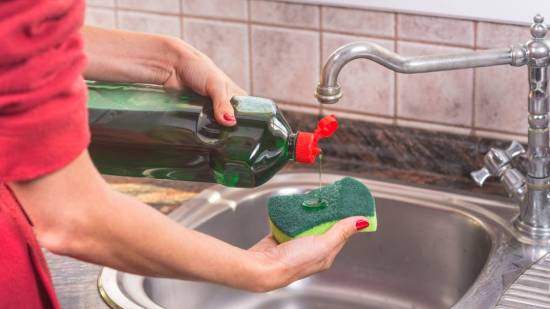 Por qué deberías cambiar el estropajo de la cocina cada dos semanas máximo