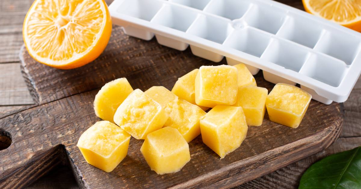 Este es el motivo por el que la fruta congelada siempre se vende cortada en trocitos