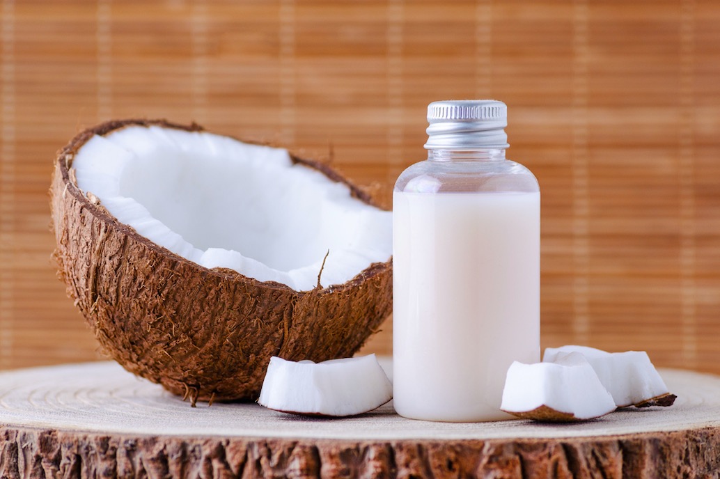 Aceite de coco: descubre todos sus beneficios sobre la piel (y cómo aprovecharlo al máximo)