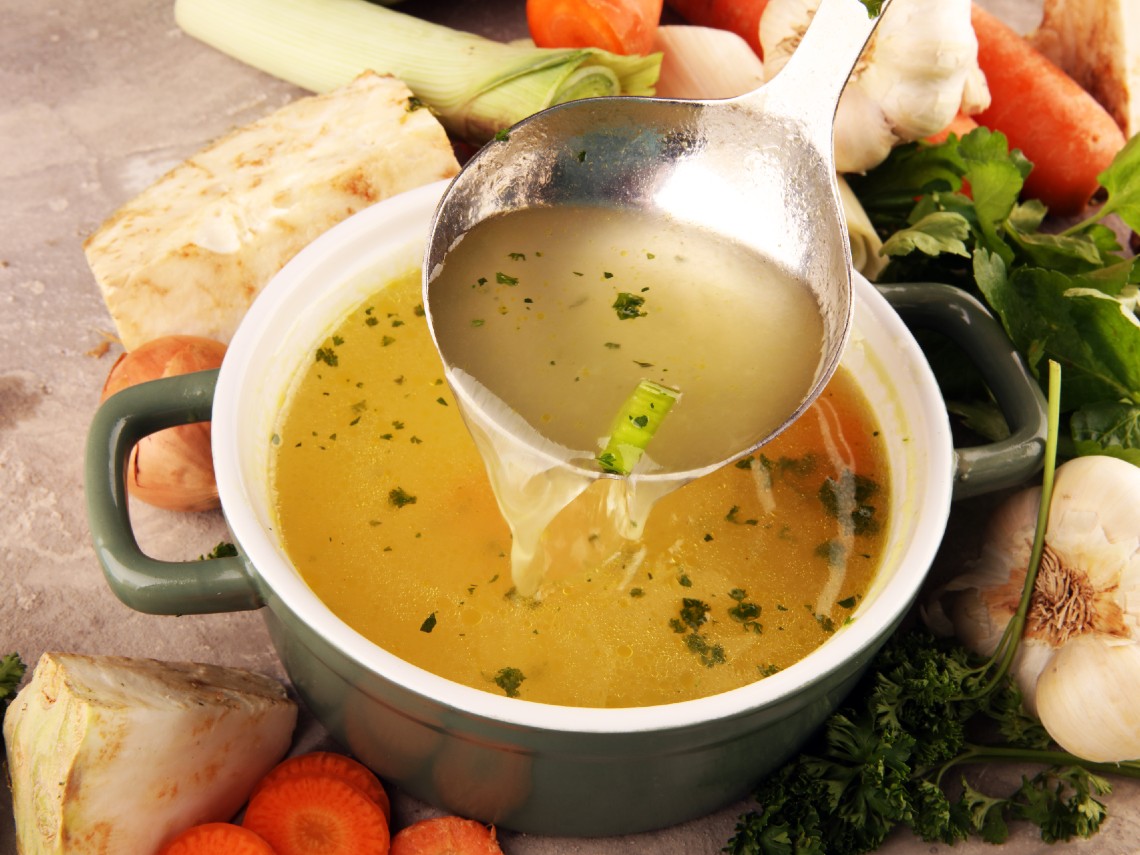 Cómo aprovechar el agua de cocer las verduras