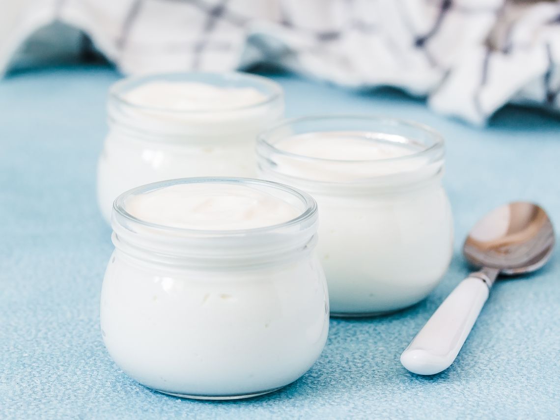 Yogur normal y sin lactosa