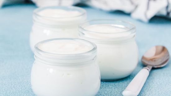 Yogur normal y sin lactosa