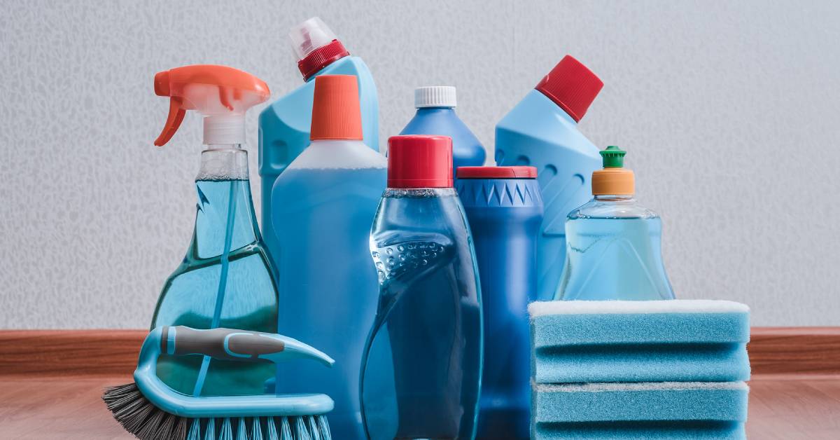 Detergente vs lejía: diferencias al limpiar con cada producto